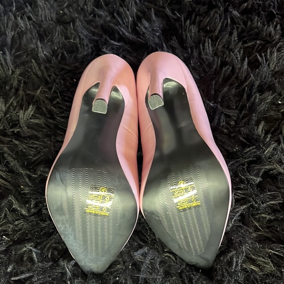 Pink high heels - Picture 3 of 5
